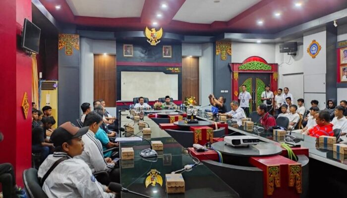 Bupati Lobar H. Lalu Ahmad Zaini (LAZ) Melepas Tim Perslobar U-13 dan U-15